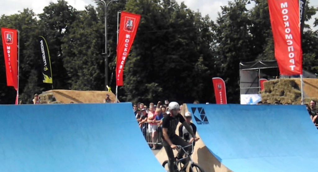 А.Г.Огнивцев НСНБР: 90 лет Москомспорту. Спортивный праздник в Лужниках. Лужники 13.07.2013. Автор фото председатель НСНБР А.Г.Огнивцев. ognivcev_luz_1