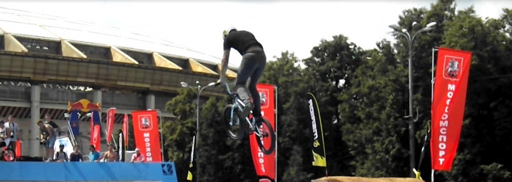 А.Г.Огнивцев НСНБР: 90 лет Москомспорту. Спортивный праздник в Лужниках. Лужники 13.07.2013. Автор фото председатель НСНБР А.Г.Огнивцев. ognivcev_luz_4