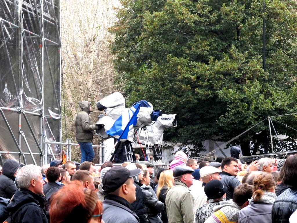 Четыре, четыре, семь! Всем миром! Телемарафон 1 Канала и концерт помощи российскому Дальнему Востоку. 29.09.2013.  Автор фото председатель НСНБР А.Г.Огнивцев. IMG_6446