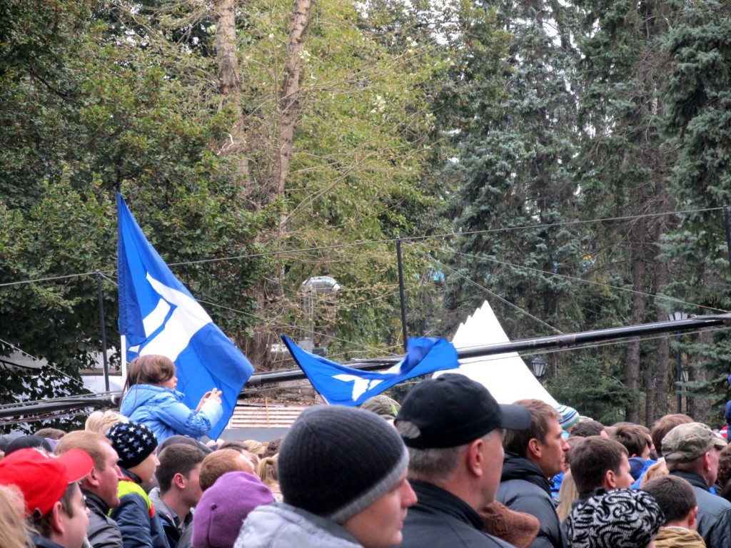 Четыре, четыре, семь! Всем миром! Телемарафон 1 Канала и концерт помощи российскому Дальнему Востоку. 29.09.2013.  Автор фото председатель НСНБР А.Г.Огнивцев. IMG_6447