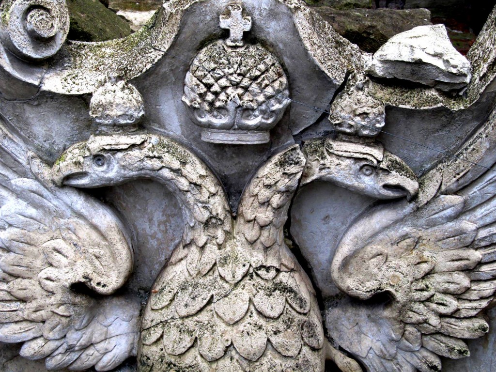 Срез старины в Каретном сарае. Арт-авангард технологии современного искусства. Тотан. Городская семья. Казанский вокзал... Выставки 2013. Автор фото председатель НСНБР А.Г.Огнивцев. IMG_6486