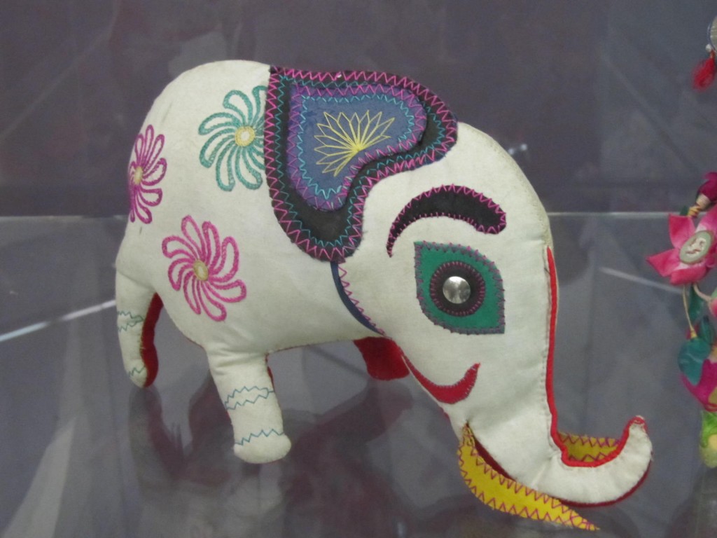 Китайская игрушка. Ночь искусств. Музейная карта. Выставки. Новый манеж. Фотоальбом. Автор фото председатель НСНБР А.Г.Огнивцев. IMG_6835