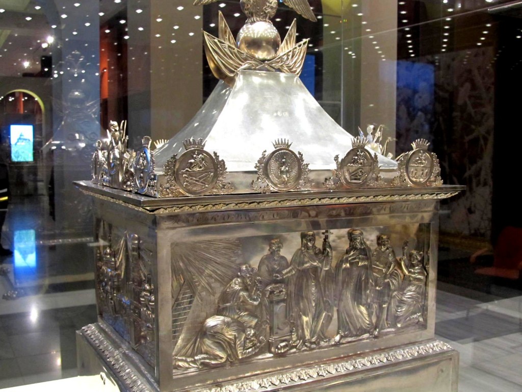 Музейная карта. 25 выставочных площадок Москвы. Афиша. Ноябрь 2013. 1812 год. Народное ополчение. Автор фото председатель НСНБР А.Г.Огнивцев. IMG_6955